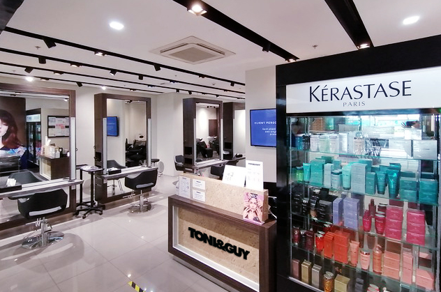 Uxta shahridagi samimiy salon Uxta shahridagi samimiy salon